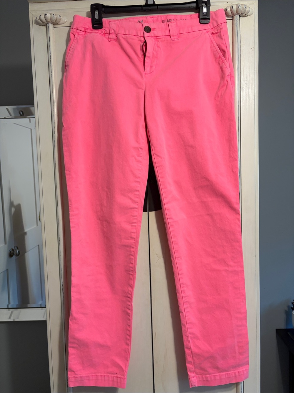 Gap, EUC Bright Pink Broken in Straight Casual Chino Pants, size 4